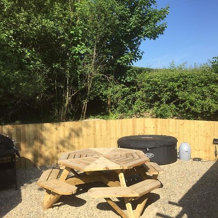 Romantic Getaway Luxury Wooden Cabin With Private Hot Tub And Bbq Aberystwyth Zewnętrze zdjęcie